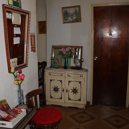 Hostal Xucar Madrid Exterior photo