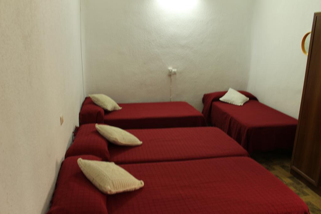 Hostal Xucar Madrid Room photo