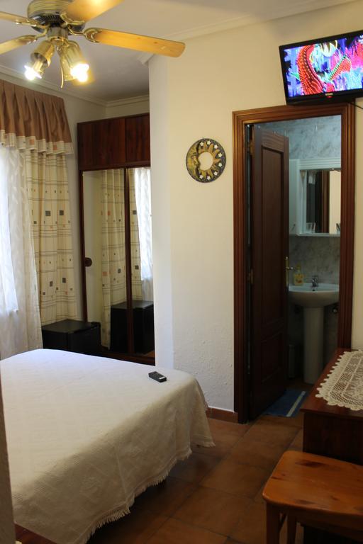 Hostal Xucar Madrid Room photo