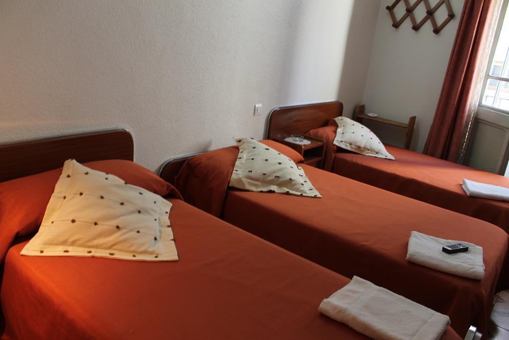 Hostal Xucar Madrid Room photo